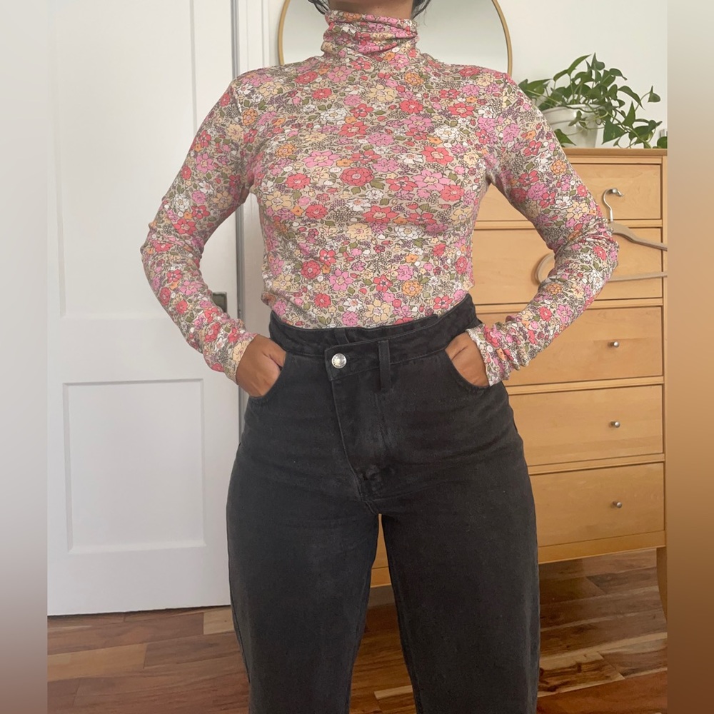 Pink floral turtleneck H&M bodysuit size small